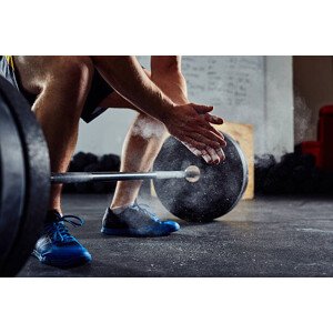 Fotografie Closeup of weightlifter clapping hands before, BartekSzewczyk, 40 × 26.7 cm