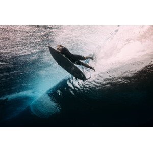 Fotografie Surfer dives beneath a wave, Matt Porteous, 40 × 26.7 cm