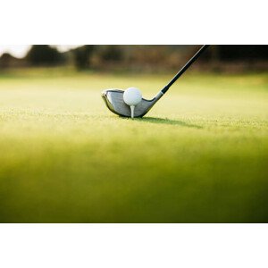 Fotografie Golf Ball On tee, Jordi Salas, 40 × 26.7 cm
