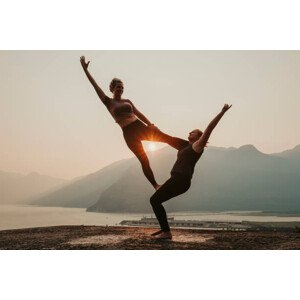 Fotografie Two women do acroyoga on top, Alex Ratson, 40 × 26.7 cm