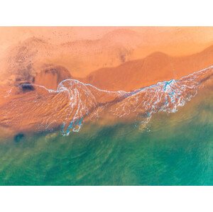 Fotografie Ocean waves breaking on white sand, CHUNYIP WONG, 40 × 30 cm