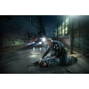 Fotografie Policeman arresting man on city street, Chris Clor, 40 × 26.7 cm