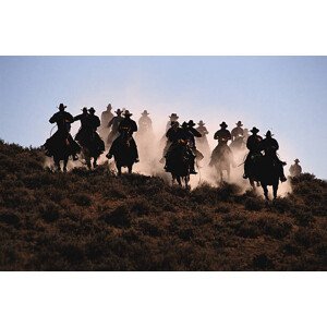 Ilustrace Cowboys riding horses, silhouette, Jules Frazier, 40 × 26.7 cm