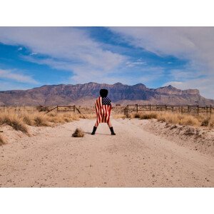 Ilustrace Man Wrapped in Stained American Flag, Mark A Paulda, 40 × 30 cm