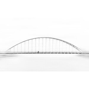 Fotografie A Family Walking on Arch Bridge, Emma Zhao, 40 × 24.2 cm