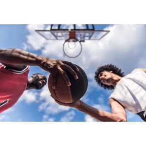 Fotografie Guys playing basketball, GeorgeRudy, 40 × 26.7 cm