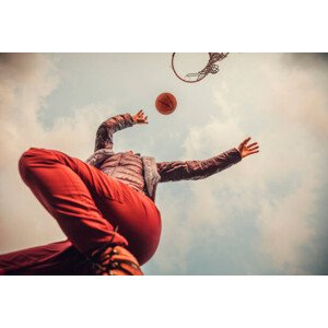 Fotografie Young Woman playing at Basket, VladGans, 40 × 26.7 cm