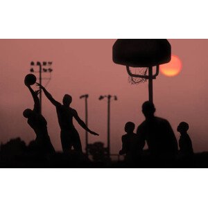 Fotografie Young men playing basketball at sunset., Grant Faint, 40 × 26.7 cm