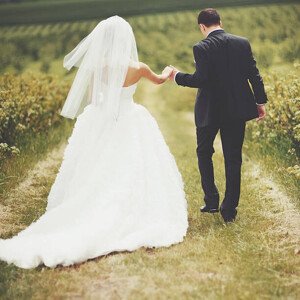 Fotografie Wedding portrait of a young couple, manifeesto, 40 × 40 cm