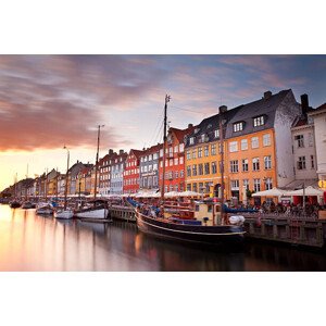 Fotografie Sunset on Nyhavn Canal, Copenhagen, Denmark., Benjeev Rendhava, 40 × 26.7 cm