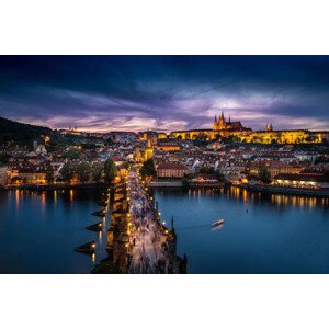 Fotografie Prague, twilight overview of Charles Bridge,, Phillip Chow, 40 × 26.7 cm