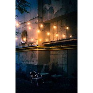 Fotografie An empty white chair standing by, yurii_zym, 26.7 × 40 cm