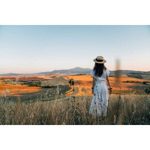 Fotografie Young woman admiring sunset in a, FilippoBacci, 40 × 26.7 cm
