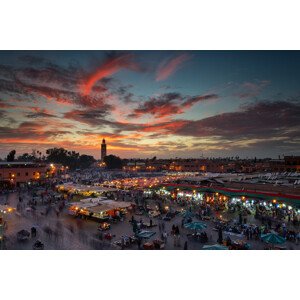 Fotografie Sunset over Jemaa Le Fnaa Square in Marrakech, Morocco, Dan Mirica, 40 × 26.7 cm