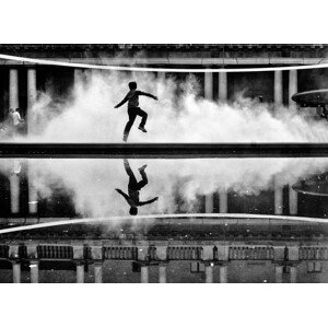 Fotografie Flying Through the Clouds (pt.2), Pristine	Clothes, 40 × 30 cm