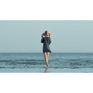 Fotografie Portrait of girl at sea Summer, MIKHAIL	POTAPOV, 40 × 22.2 cm