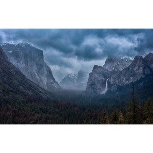 Fotografie Amidst A Thunderstorm, Michael Zheng, 40 × 26.7 cm